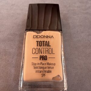 BASE DE MAQUILLAJE FLUIDA COLOR 01