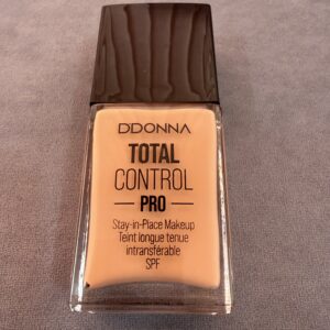 BASE DE MAQUILLAJE FLUIDA COLOR 03