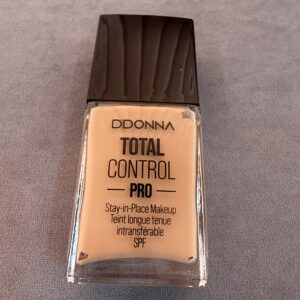 BASE DE MAQUILLAJE FLUIDA COLOR 03